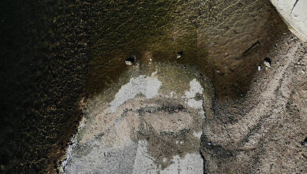 Görenler şaşkına döndü! Önceden tekneler yüzüyordu, şimdi insanlar yürüyor 10